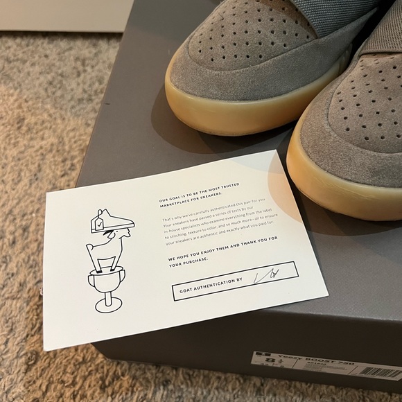 YEEZY BOOST 750 Light Grey Glow in the Dark SIZE 8 1/2M